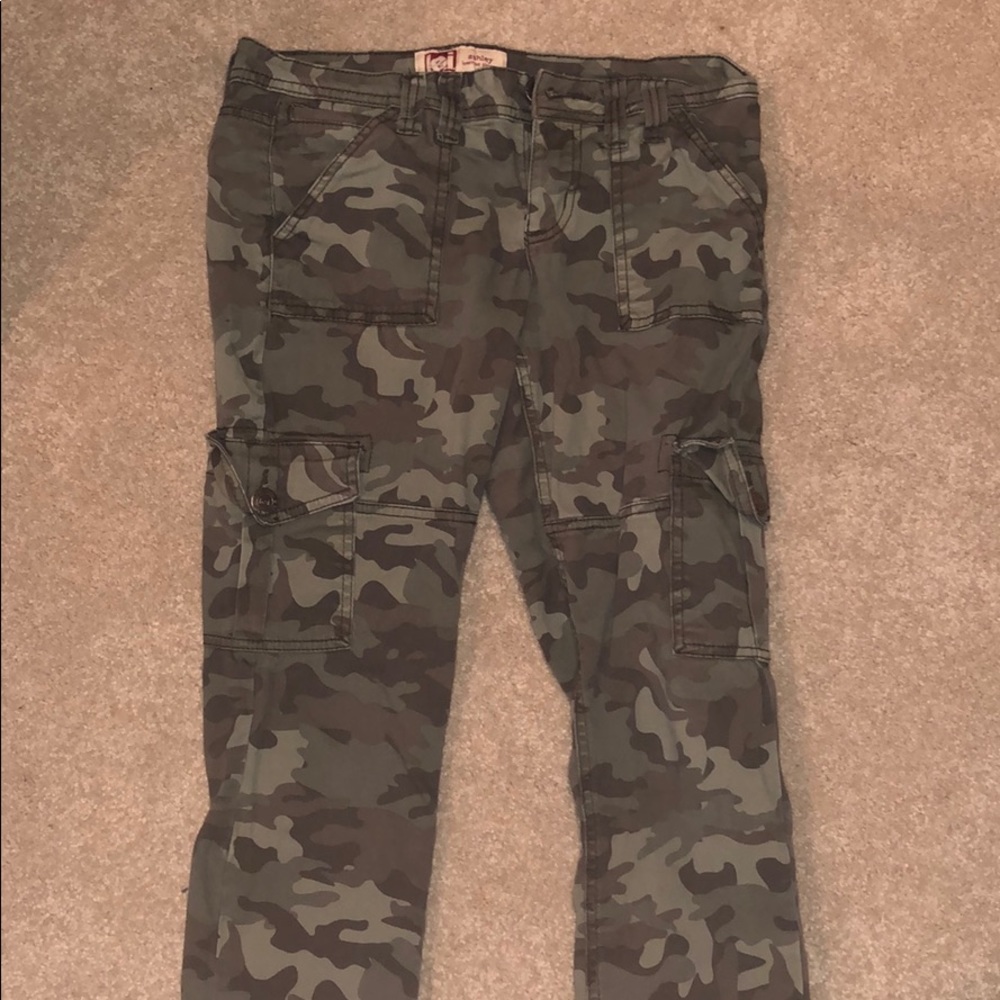 Camo low rise skinny jeans. Size 9.